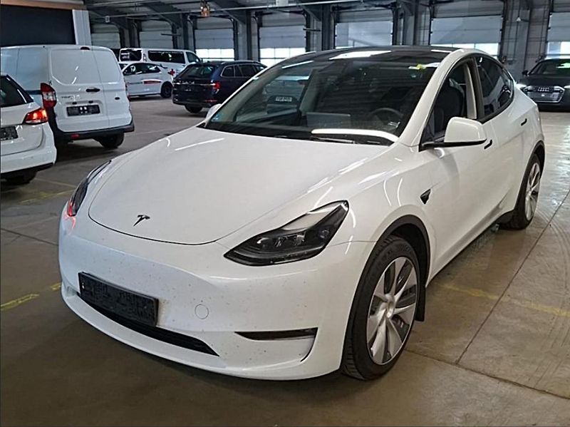 Tesla Model Y (2023) Long Range AWD – 514 HP - fotka 3 z 6