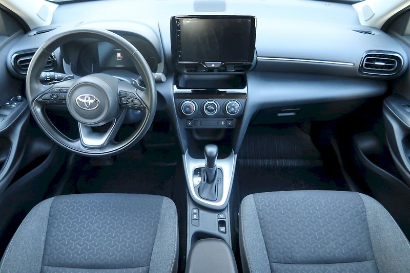 Toyota Yaris Cross (2023) Comfort 1,5 /92 kW - fotka 25 z 26