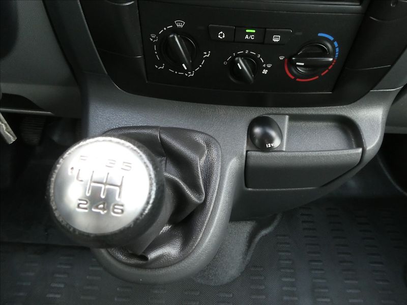 Peugeot Expert Tepee 2,0 HDi 94kW 9.míst L2, 2xkola - fotka 25 z 41