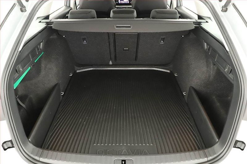 Škoda Octavia (2022) Ambition 2.0 TDI, ČR,1.maj - fotka 12 z 13