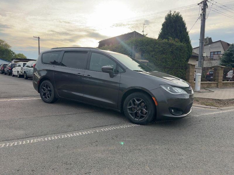 Chrysler Pacifica (2019)  3,6 L 8 míst S type 2019 - fotka 1 z 20