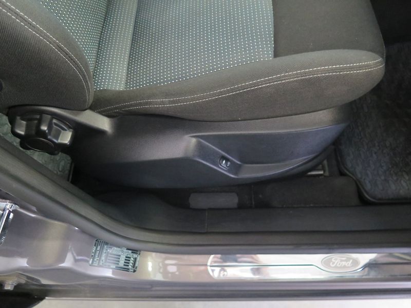 Ford S-MAX (2013) 2.0TDCi,navi,výhřev,tažné,STK - fotka 19 z 27