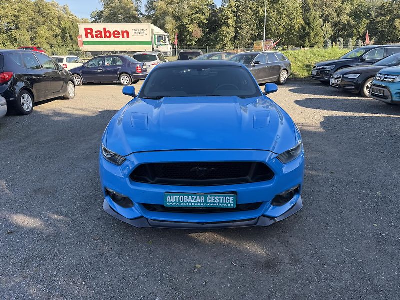 Ford Mustang 5.0 V8 - fotka 2 z 20