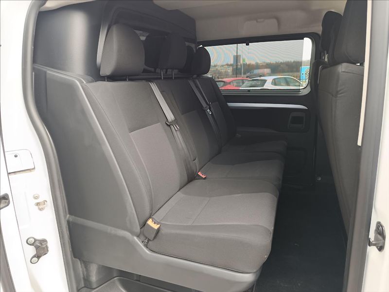 Opel Vivaro 2,0 CDTi Crewvan - fotka 11 z 21