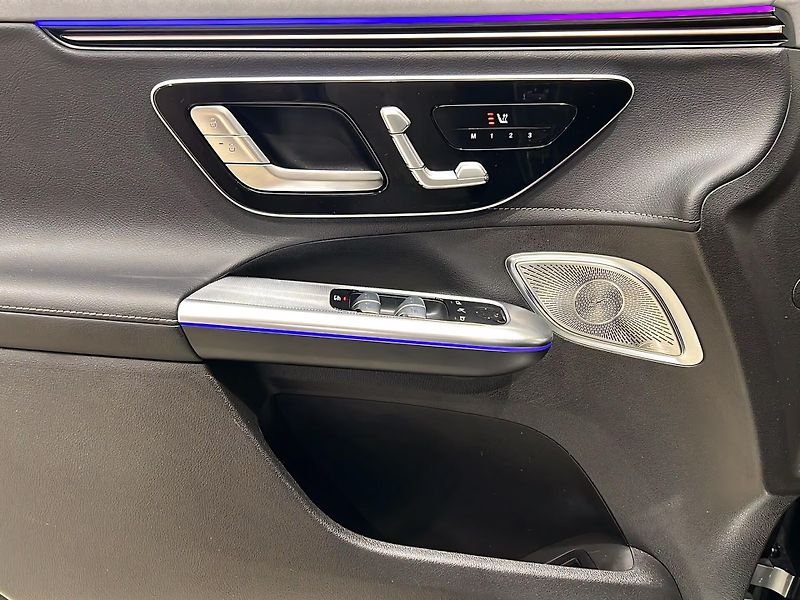Mercedes-Benz EQE 300 Pano 360 DIGI.Light Taž - fotka 11 z 13