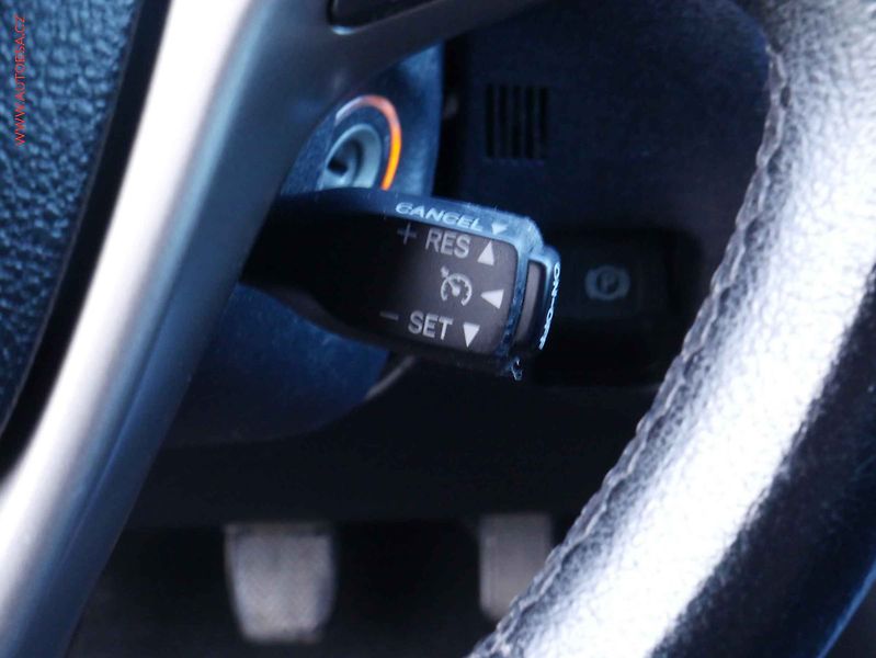 Toyota Avensis (2009) 2.0 D-4D, AC, temp - fotka 17 z 19