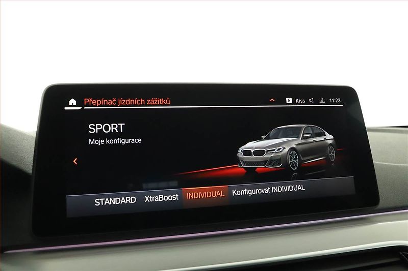 BMW Řada 5 (2023) M Sport 530e - fotka 15 z 25
