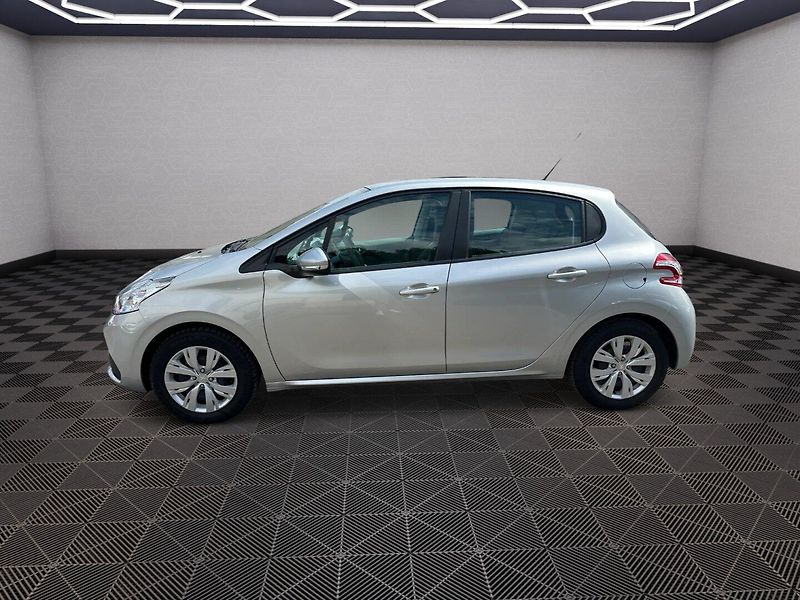 Peugeot 208 (2014) 1.2i 60kw - fotka 2 z 23
