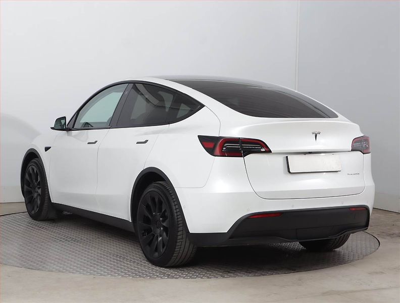 Tesla Model Y (2021) Long Range AWD 75kWh, SoH 95% - fotka 4 z 23