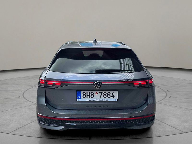 Volkswagen Passat R-Line People - fotka 3 z 7