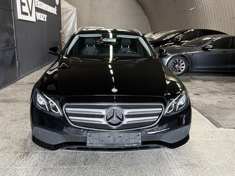 Mercedes-Benz Třídy E (2017) 200i AVANTGARDE,ZÁRUKA , - fotka 3 z 33