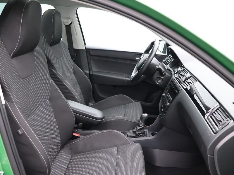 Škoda Rapid 1.2 TSI 63kW MonteCarlo Xenon - fotka 12 z 26