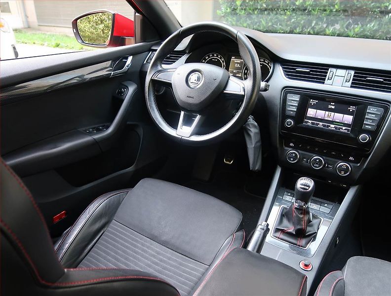 Škoda Octavia (2013) RS 2.0 TDI, Serv.kniha, Xenony - fotka 7 z 19