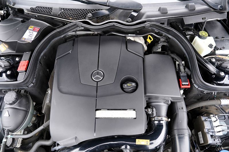 Mercedes-Benz Třídy E 200 CGI/cabrio/Avangarde/kůže - fotka 16 z 44