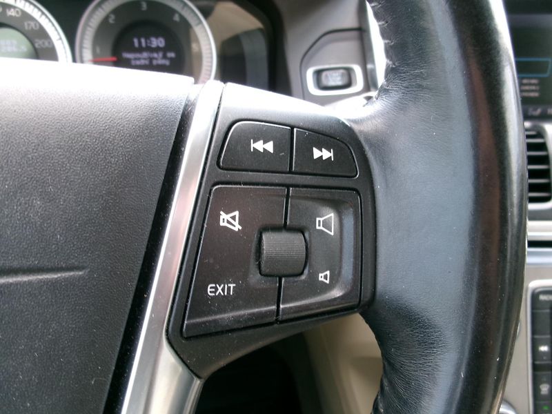 Volvo XC60 (2012) 2,4 D5 SUMMUM 169kW AC NAVI - fotka 24 z 37