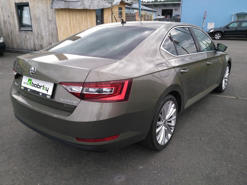 Škoda Superb 2,0 TDI /110 kW/ - fotka 3 z 33