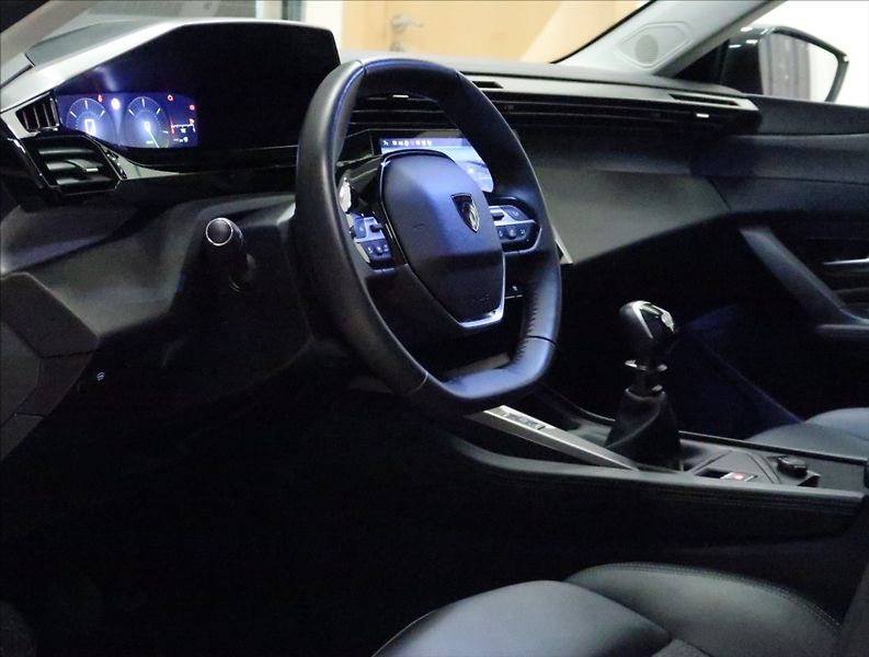 Peugeot 308 1,2 PT ALLURE NAVI KAMERA ČR - fotka 9 z 47