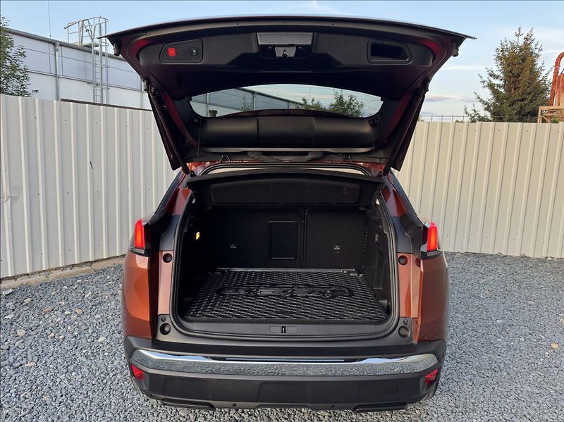 Peugeot 3008 1,2 i ALLURE DPH 1.maj původČR - fotka 12 z 50