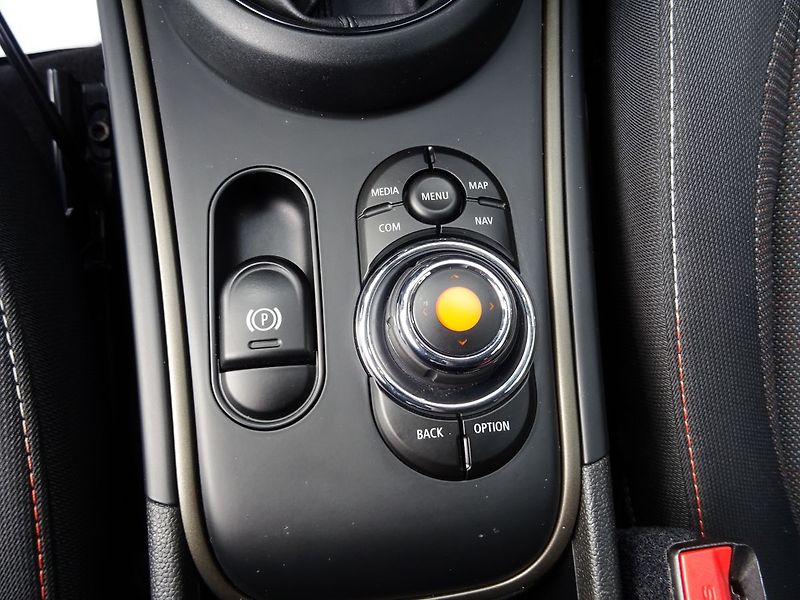 Mini Countryman Cooper 1.5 SE ALL4 A/T Hybrid - fotka 14 z 35