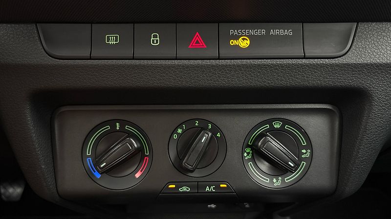 Škoda Fabia 1.0 TSI Ambition Combi - fotka 13 z 24