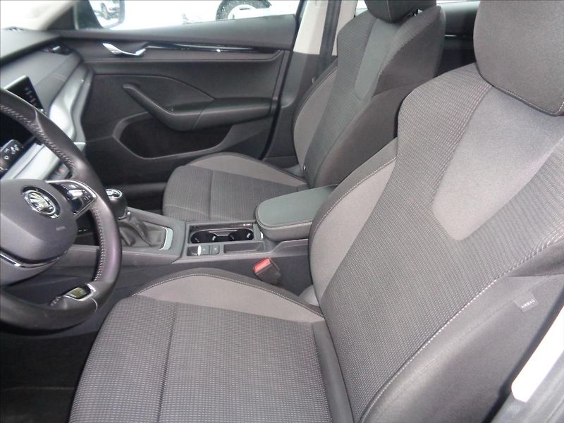 Škoda Octavia 1,5 - fotka 7 z 13