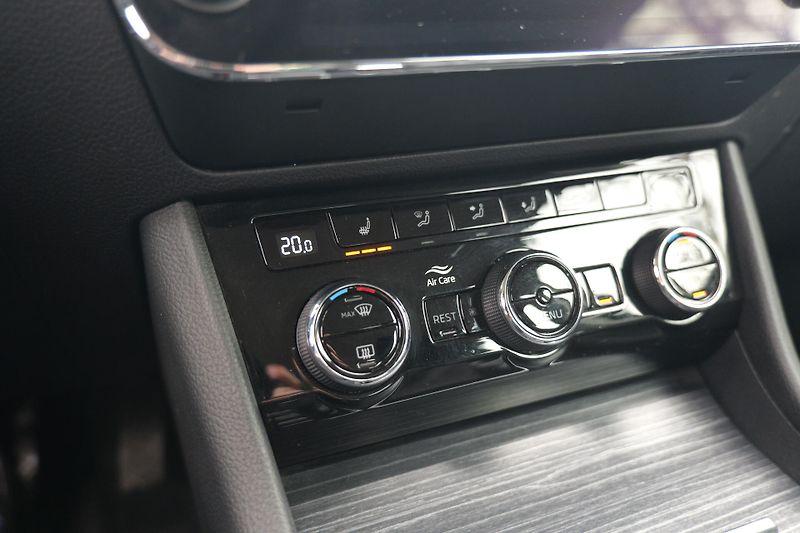 Škoda Superb TDI 110 kW Kůže Matrix Canton - fotka 34 z 38