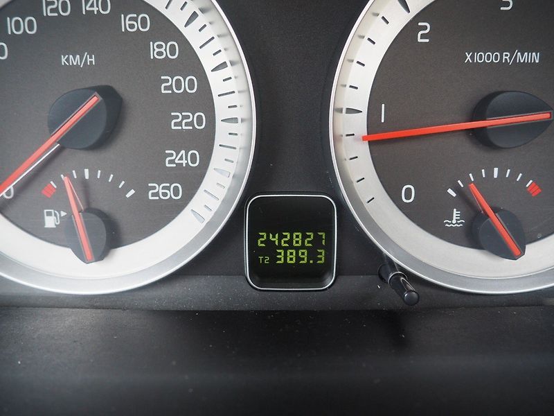 Volvo C70 (2011) 2.0D 110 kW Cabrio - fotka 23 z 30