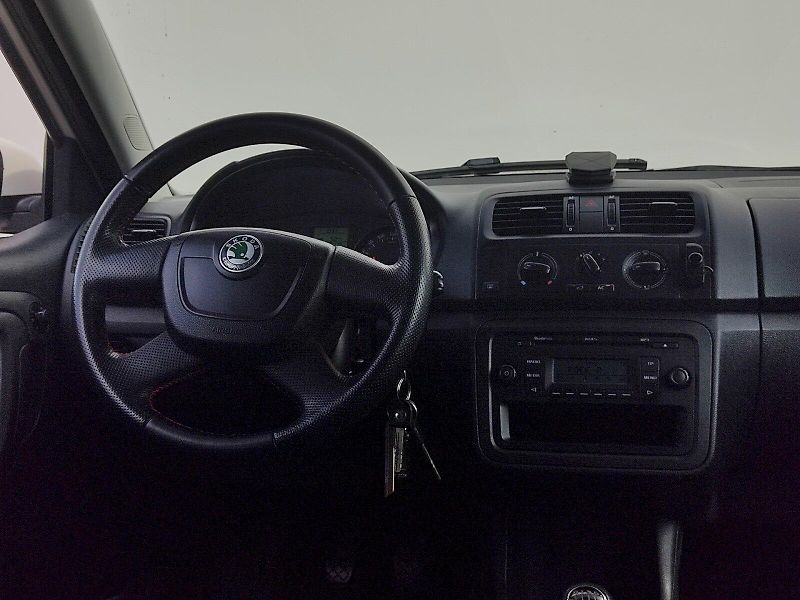 Škoda Fabia (2011) combi Ambiente 1,2 Tsi 63 Kw - fotka 6 z 27