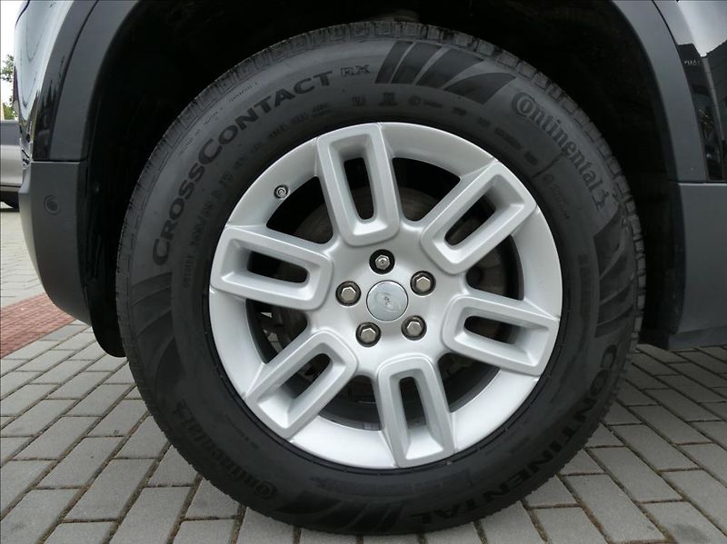 Land Rover Defender 3,0 D250 110 SE,1.maj,ČR,tažné - fotka 10 z 39