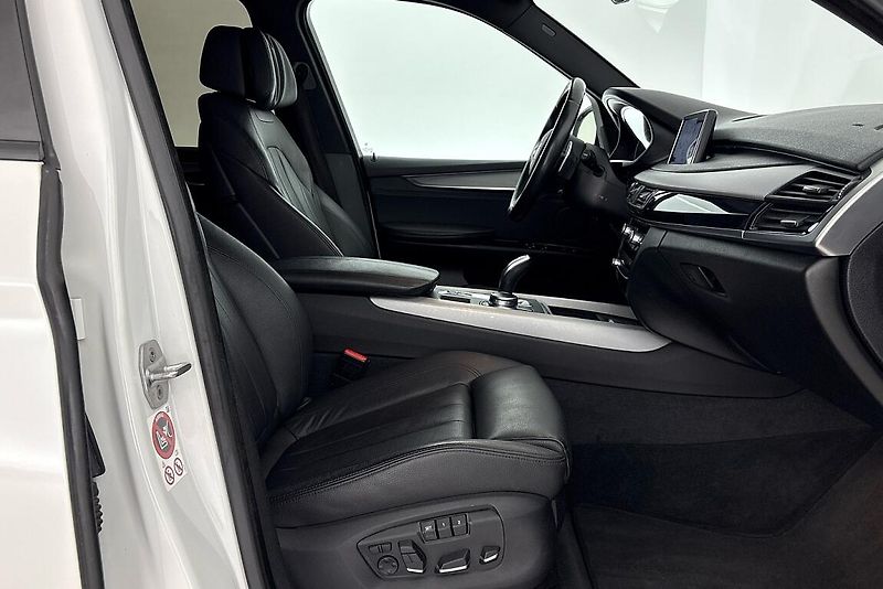 BMW X5 xDrive30d - fotka 14 z 26