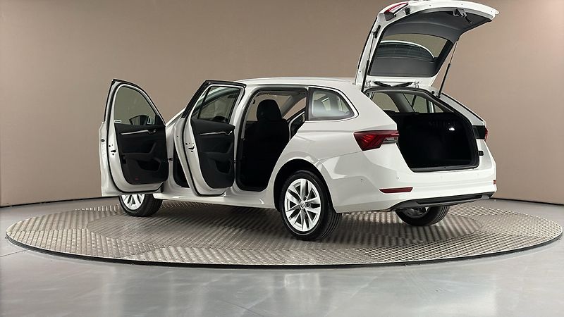 Škoda Octavia 2.0 TDI DSG Style Combi - fotka 7 z 26