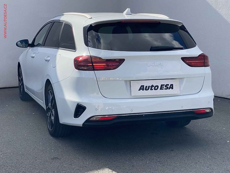 Kia Ceed (2022) 1.5T-GDi SW, 1.maj,ČR, LED - fotka 6 z 17