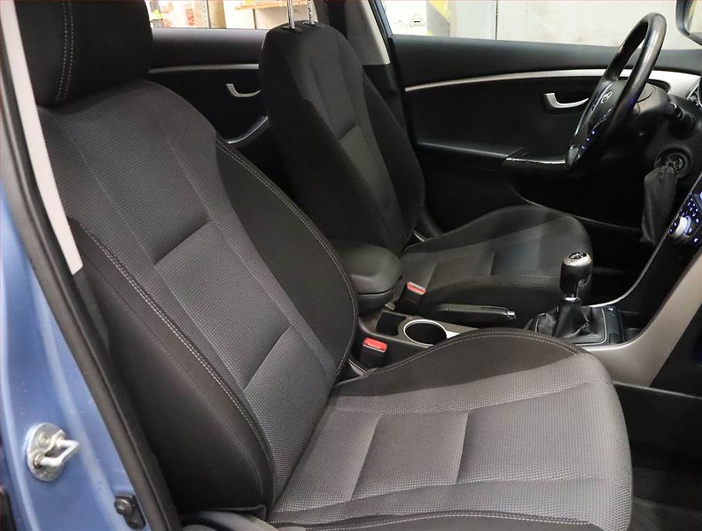 Hyundai i30 (2015) 1.6 CRDi, Serv.kniha, Tempomat - fotka 9 z 16