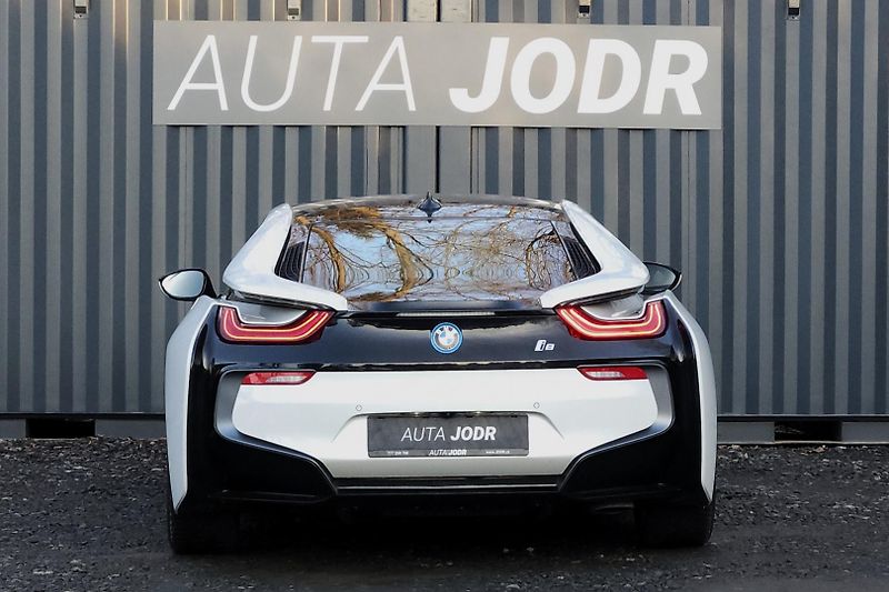 BMW i8 Coupe, Facelift, Lasery - fotka 6 z 31
