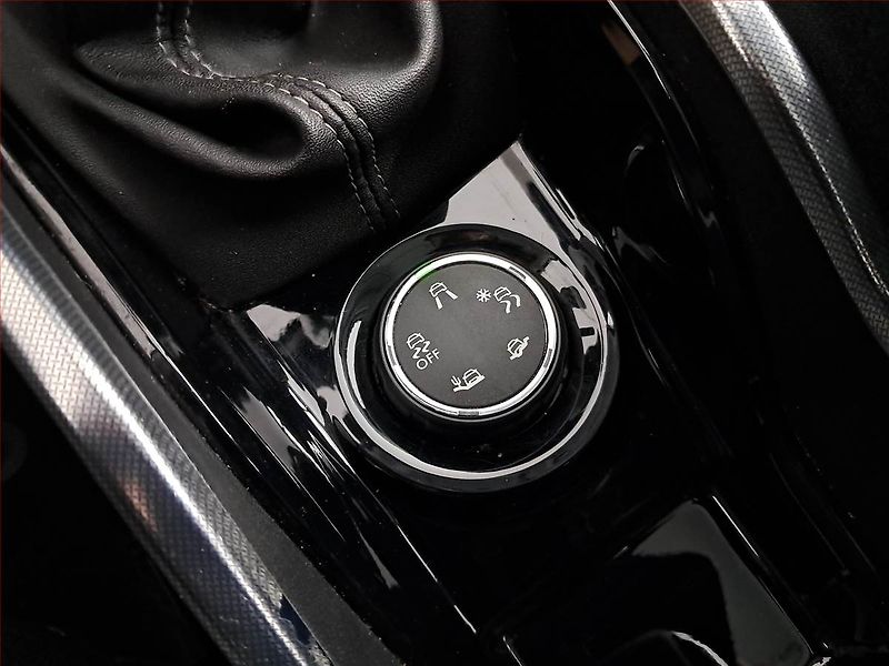 Peugeot 2008 (2014) 1.6 VTi, Navi, Tempomat - fotka 18 z 18