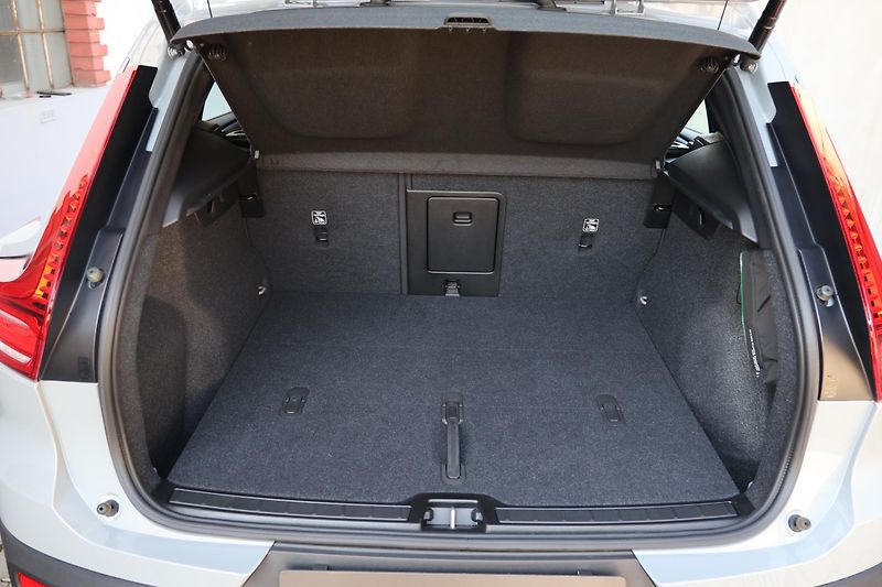 Volvo XC40 (2025) Plus, B3 Mild hybrid - fotka 19 z 19
