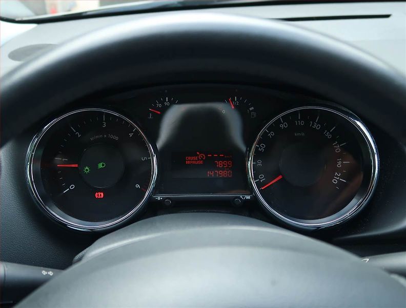 Peugeot 3008 (2010) 1.6 HDi, Tempomat - fotka 11 z 14