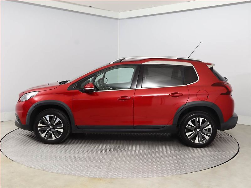 Peugeot 2008 (2018) 1.2 PureTech, ČR,1.maj - fotka 3 z 12