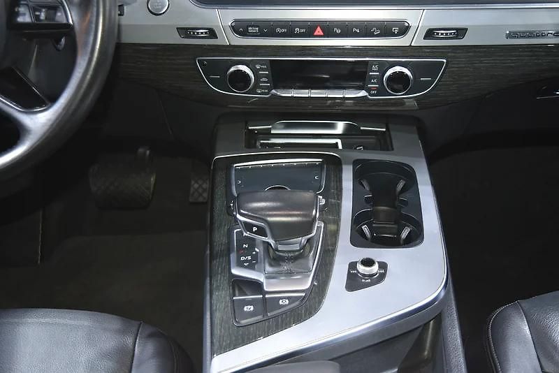 Audi Q7 (2016) Velké prémiové SUV - fotka 12 z 17