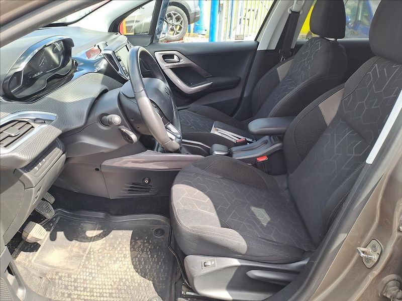 Peugeot 2008 1,2 THP SERVISKA,KOUPENO CZ - fotka 5 z 16