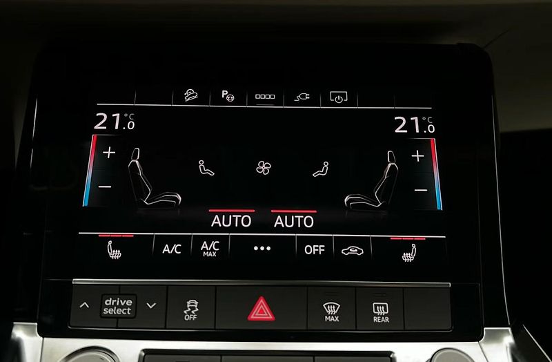 Audi Q8 e-tron 55 Quattro Kam. Bílý interiér - fotka 20 z 27