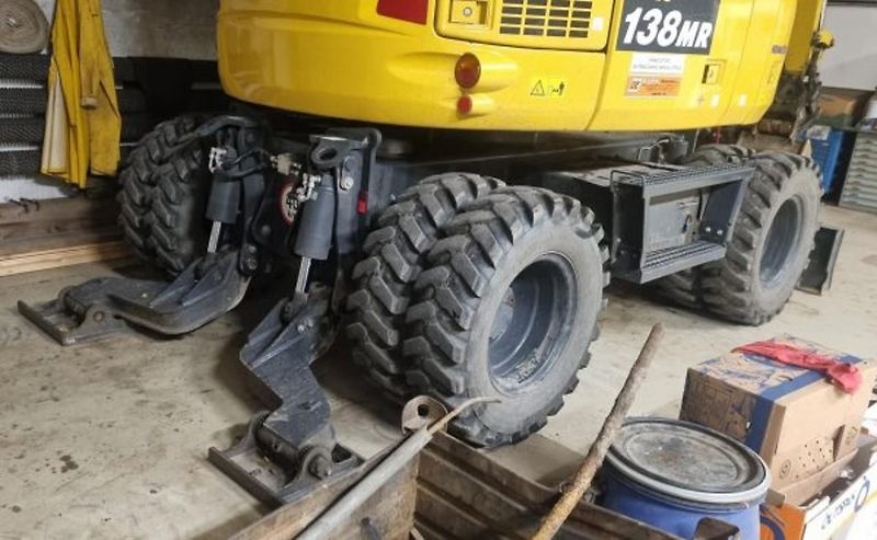 Komatsu (2023) PW138 bagr mimoosé tilt 14.5t  - fotka 9 z 10