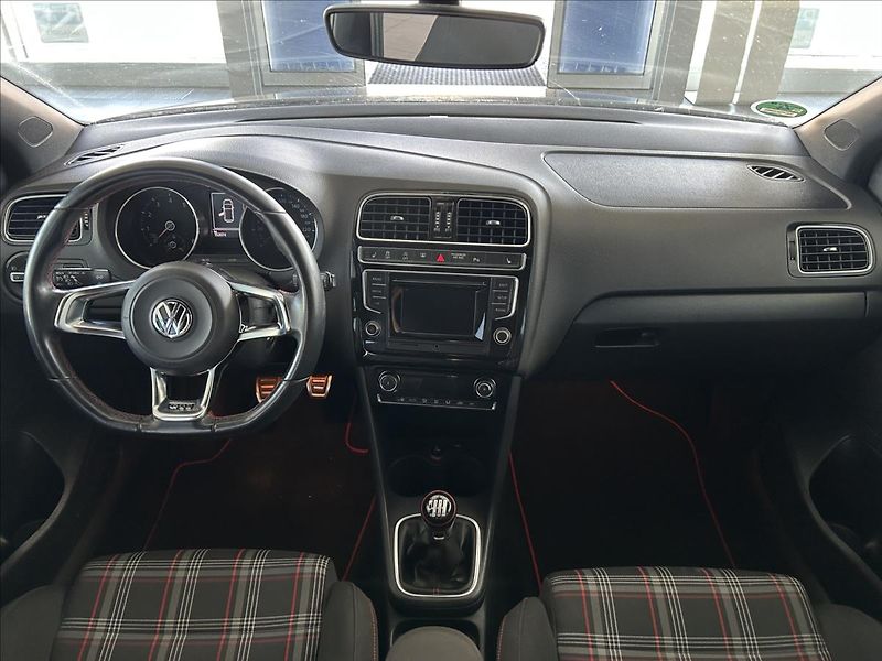 Volkswagen Polo 1,8   GTI,TSI 141kW,SERVISKA - fotka 8 z 26