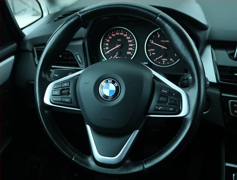 BMW Řada 2 (2017) 218d Active Tourer, Automat - fotka 19 z 23