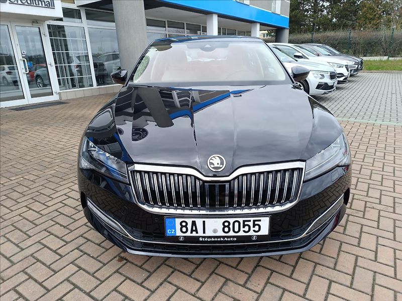 Škoda Superb 2,0 TDi DSG Style - fotka 3 z 19