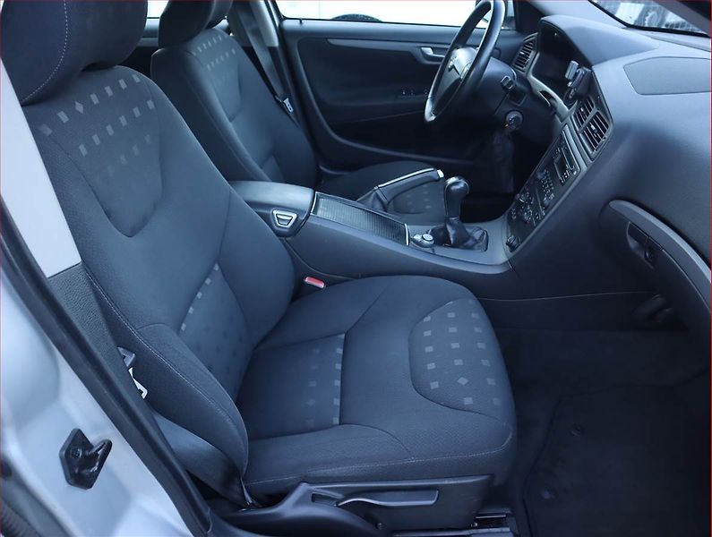 Volvo S60 (2006) 2.4, po STK, jezdí výborně - fotka 9 z 15