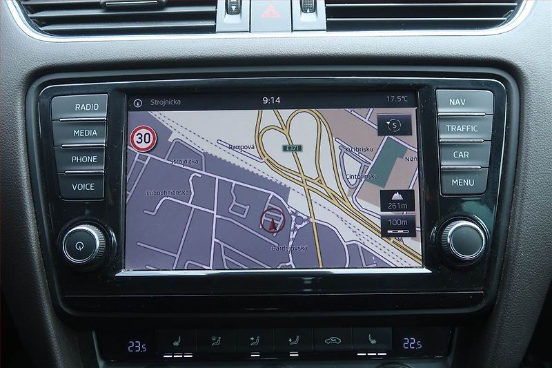 Škoda Octavia (2014) Laurin&Klement 2.0 TDI - fotka 16 z 26