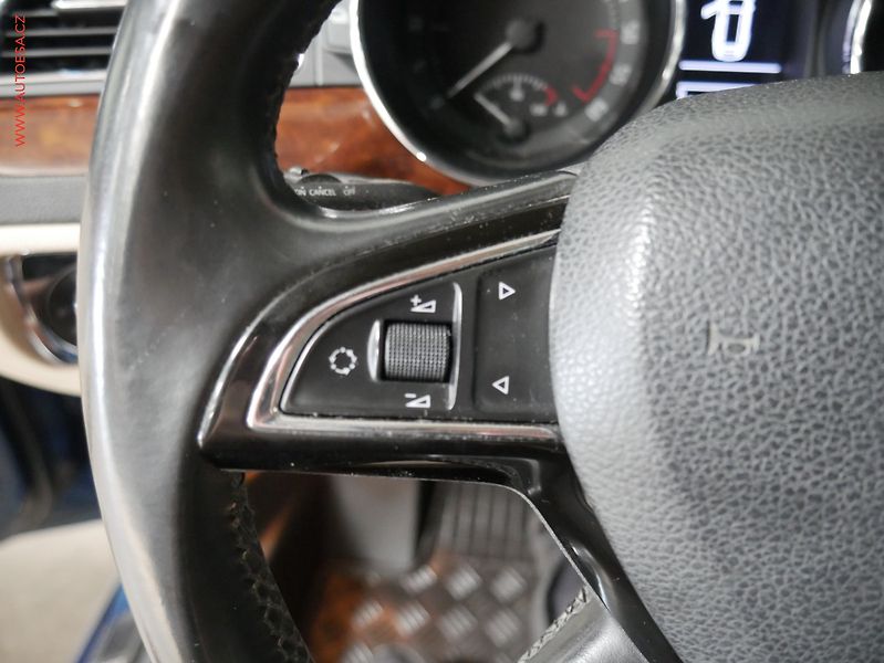 Škoda Superb (2013) 1.6 TDi, Navi, bixen, kůže - fotka 14 z 26