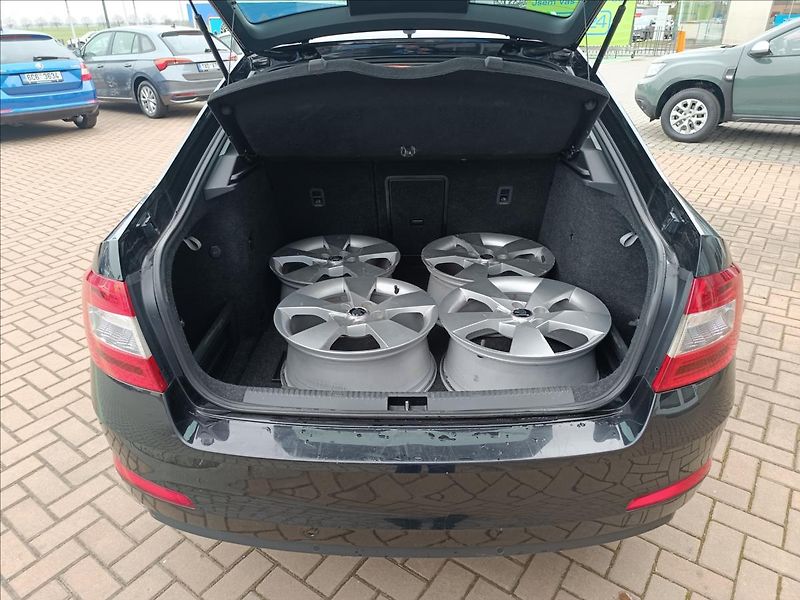 Škoda Octavia 2,0 TDi Style - fotka 8 z 18