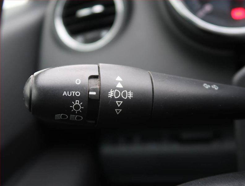 Peugeot 5008 (2013) 2.0 HDI, Automat, Serv.kniha - fotka 17 z 21